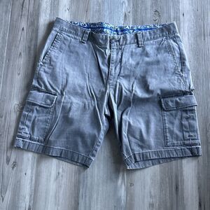 Tommy Bahama Men’s Gray Cargo Shorts Size 35